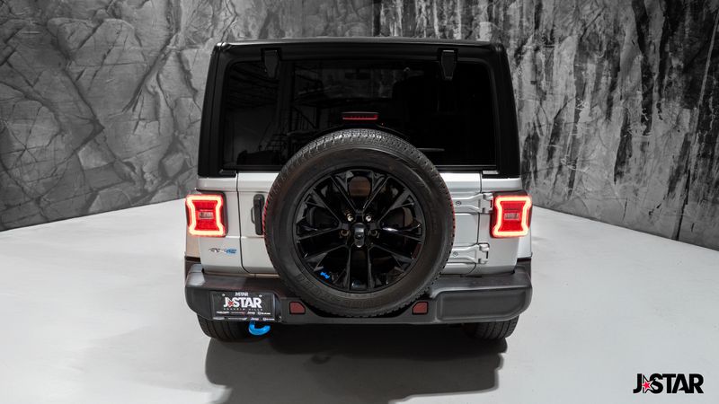2023 Jeep Wrangler Sahara 4xe photo 21