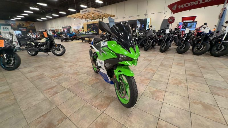 Used 2024 Kawasaki NINJA 500 KRT SE ABS Image 3