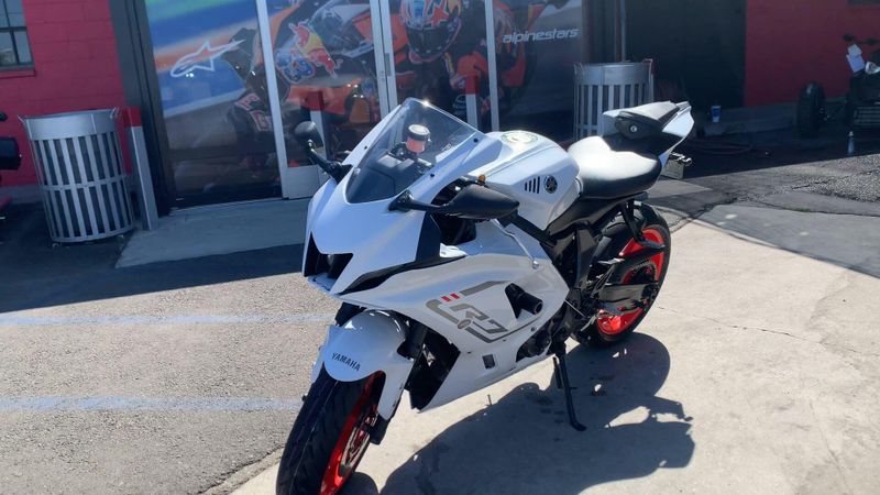 Used 2023 Yamaha YZF-R7 CA Image 8