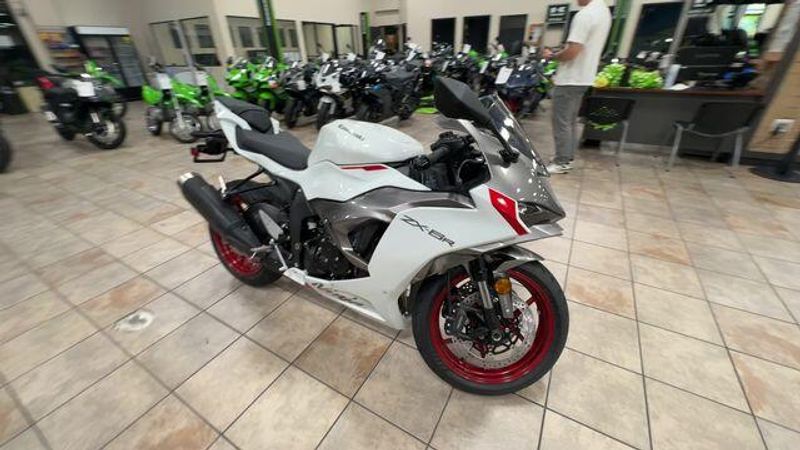 New 2025 Kawasaki NINJA ZX-6R ABS Image 6