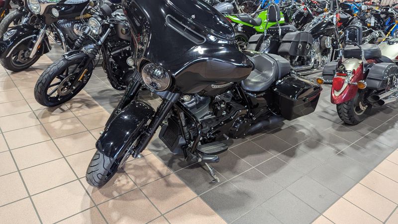 2018 HARLEY STREET GLIDE SPECIALImage 5