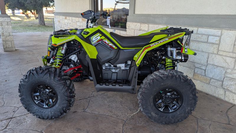 2024 Polaris SCRAMBLER XP 1000 S LIFTED LIMEImage 2