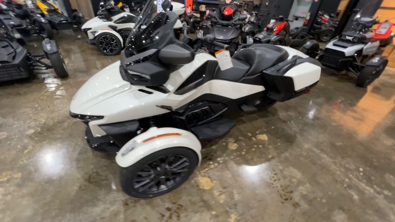New 2026 Can-Am SPYDER RT (SE6) Image 8