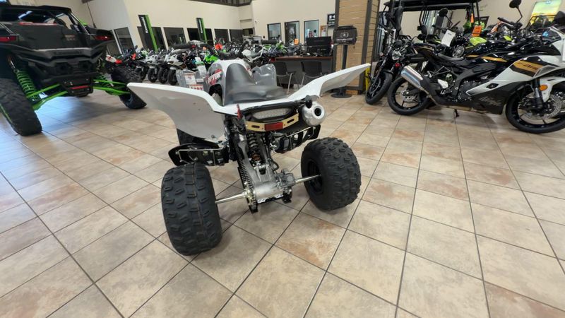 New 2026 Yamaha RAPTOR 700  in a ARMOR GREY exterior color. Vista Del Amo Motorsports 760-330-5665 delamomotorsports.com 