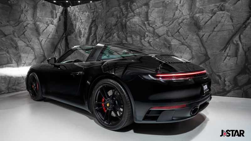 2024 Porsche 911 Targa 4 GTS photo 18