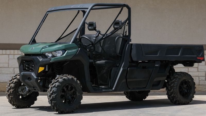 2023 CAN-AM SSV DEF PRO DPS 64 HD10 GN 23 in a GREEN exterior color. Family PowerSports (877) 886-1997 familypowersports.com 