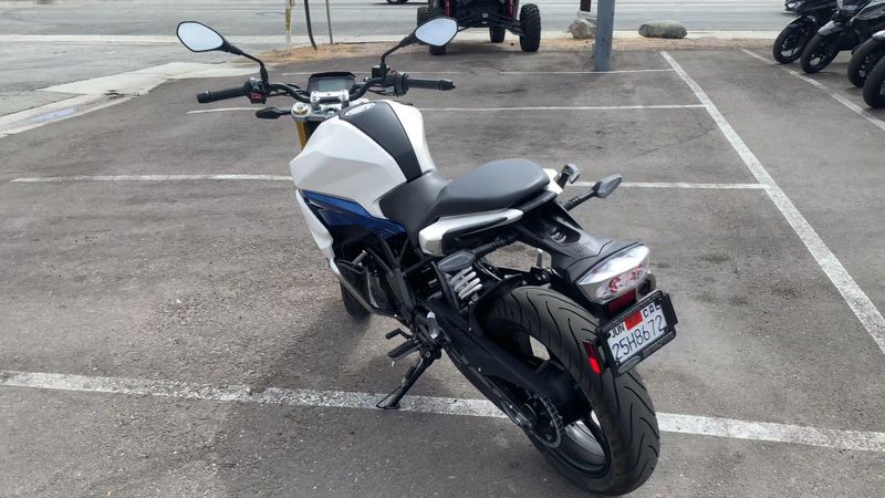 2021 BMW G 310 R Image 6