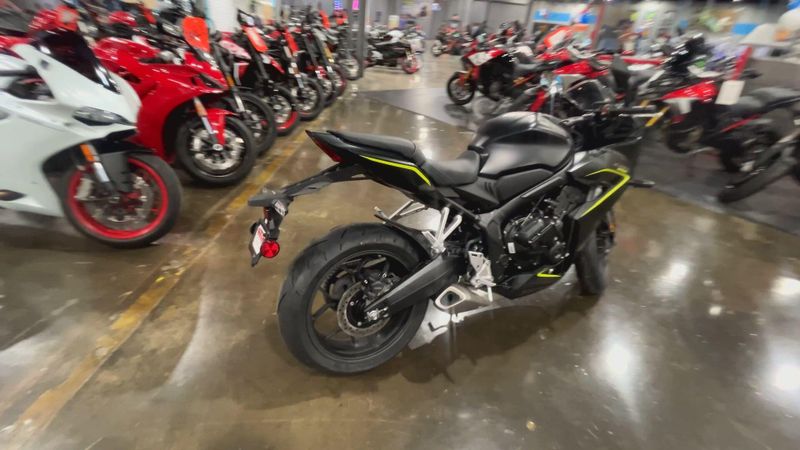 New 2026 Honda CBR650R E-CLUTCH Image 8