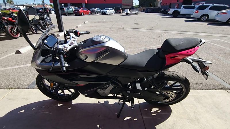 New 2025 CFMOTO 300SS Image 9