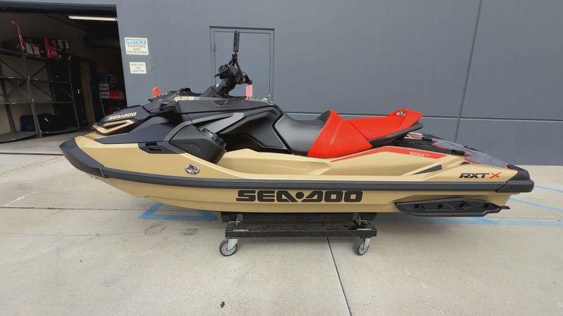 2025 Sea-Doo RXT-X 325 (SOUND SYSTEM) Image 5