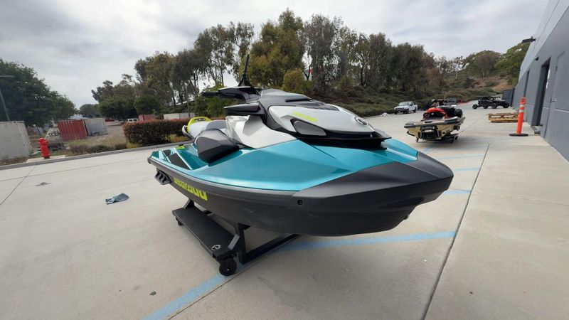 2025 Sea-Doo GTI SE 170 (SOUND SYSTEM) Image 2