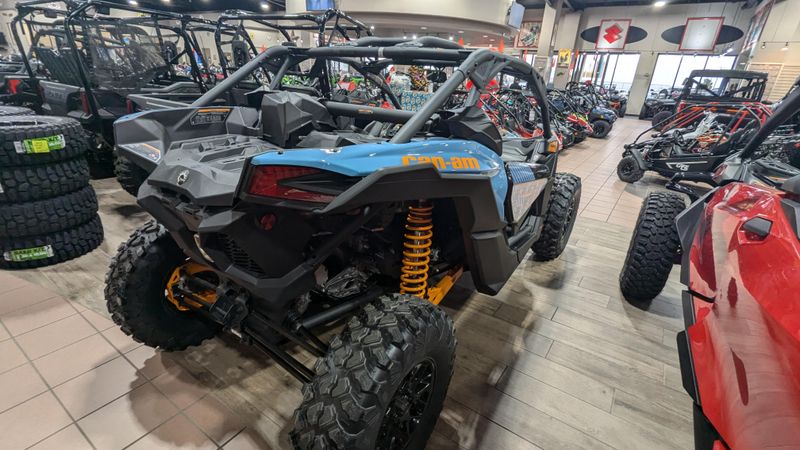 2025 Can-Am MAVERICK X3 DS TURBO RR SCANDI BLUE AND ORANGE CRUSHImage 3