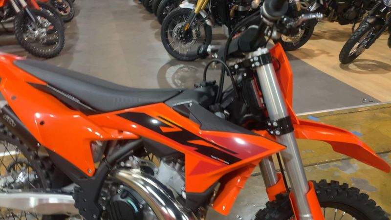 2025 KTM 300 SX Image 2
