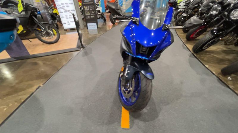 Used 2023 Yamaha YZF-R7 Image 3