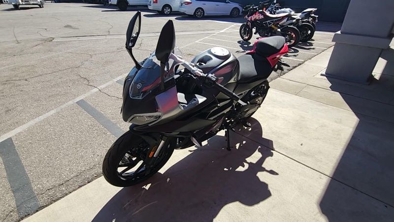 New 2025 CFMOTO 300SS Image 8