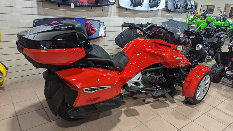 2024 Can-Am SPYDER F3 LIMITED PLASMA REDImage 4