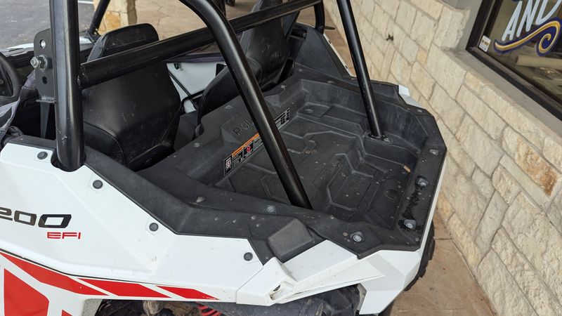 2023 Polaris RZR 200 EFI  WHITE LIGHTNING  INDY REDImage 7