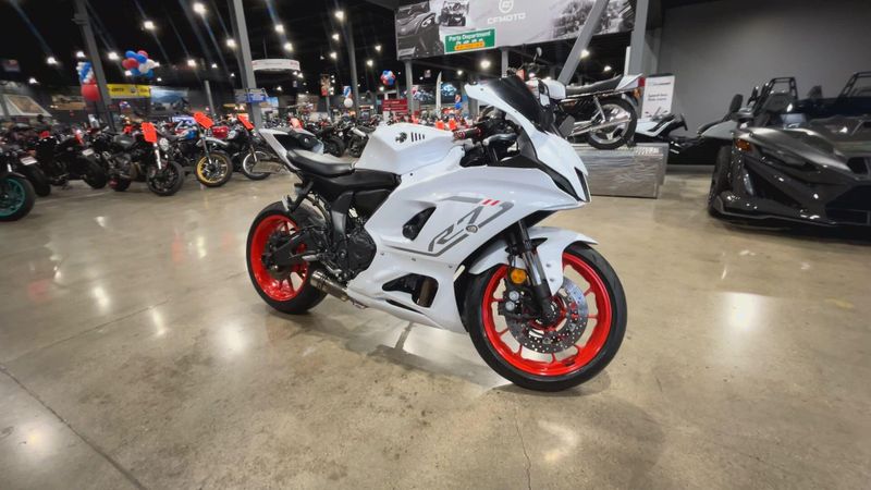 2023 Yamaha YZF-R7 Image 2