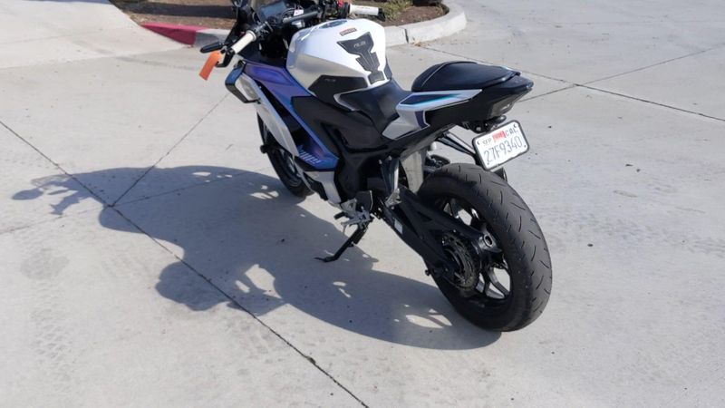 Used 2025 Yamaha YZF-R3 ABS CA Image 2