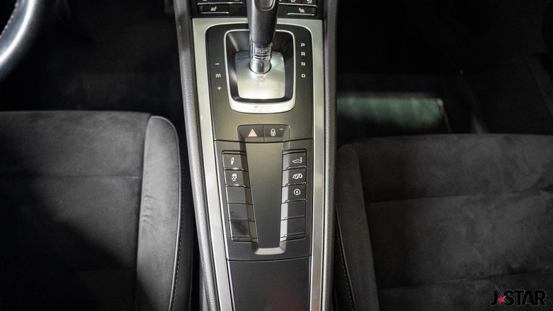 2018 Porsche Cayman GTS photo 9