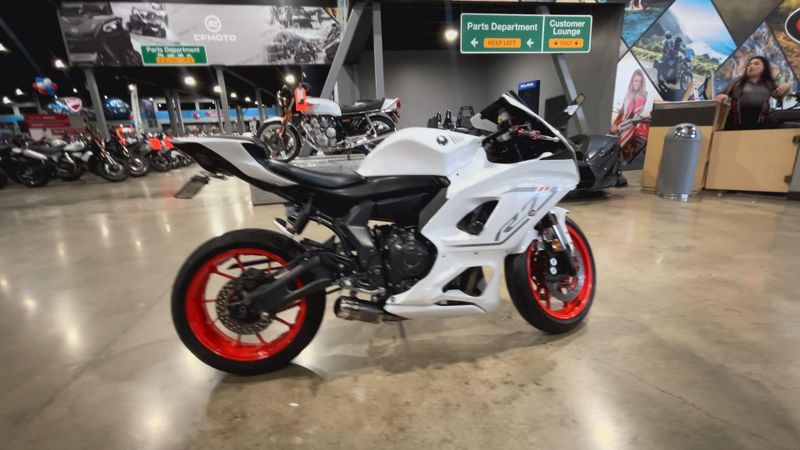 2023 Yamaha YZF-R7 Image 9