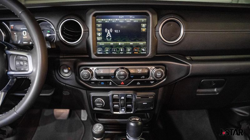 2023 Jeep Wrangler Sahara 4xe photo 7