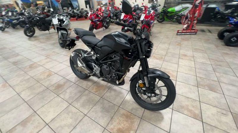 New 2025 Honda CB300R ABS Image 6