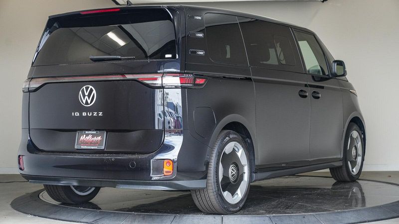 New 2025 Volkswagen ID. Buzz Image 4