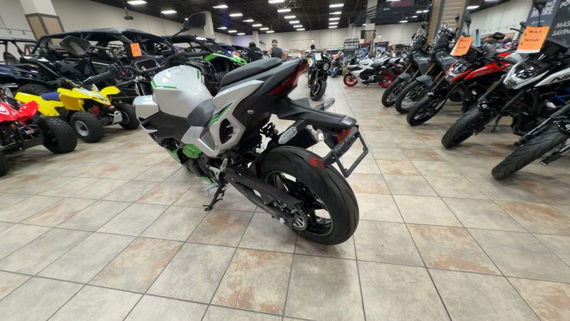 New 2024 Kawasaki Z7 HYBRID ABS Image 7
