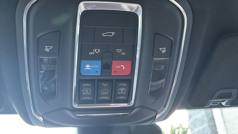 Used 2023 Jeep Grand Cherokee L LimitedImage 18