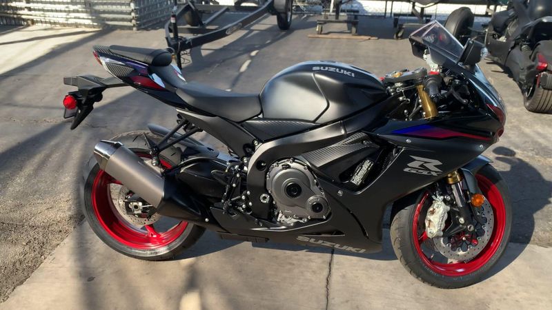 New 2026 Suzuki GSX-R750 Image 2