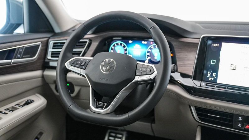 New 2025 Volkswagen Atlas 2.0T SEL Premium R-LineImage 16