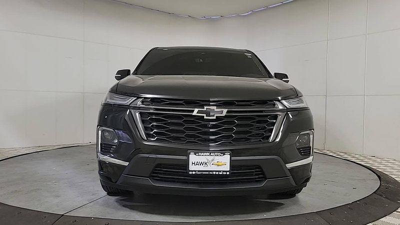 2023 Chevrolet Traverse Premier photo 2