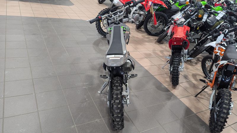 2025 Kawasaki KLX140R BATTLE GRAYImage 7