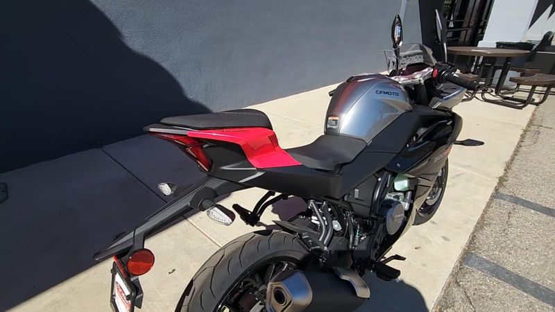 New 2025 CFMOTO 300SS Image 3