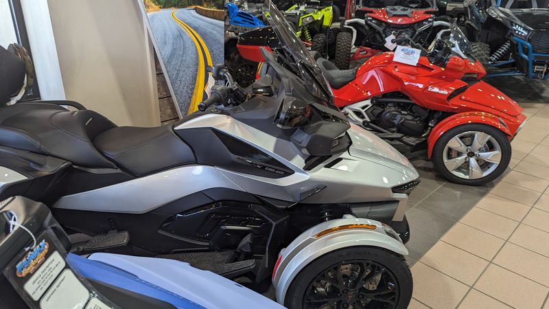 2024 Can-Am SPYDER RT LIMITED HYPER SILVERImage 3