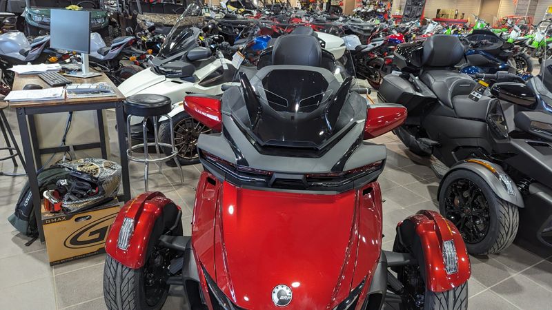 2024 CAN-AM SPYDER RT LIMITED DEEP MARSALA METALLIC WITH PLATINUMImage 7