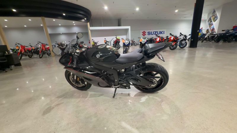 Used 2015 Yamaha YZF-R6 Image 2