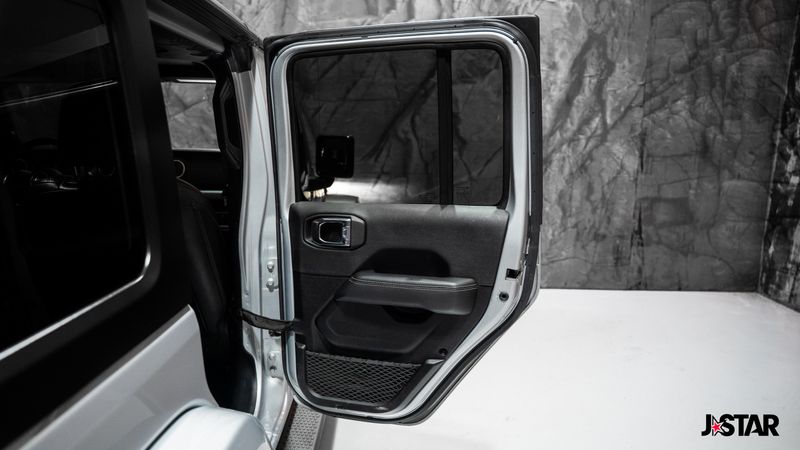 2023 Jeep Wrangler Sahara 4xe photo 14