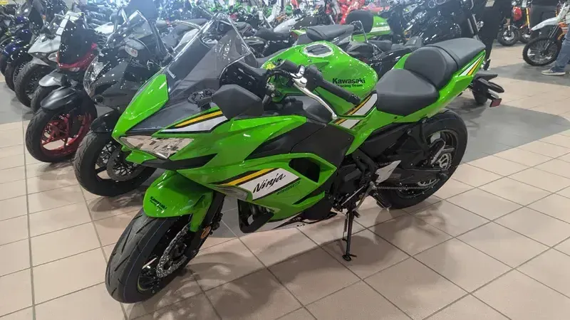 2025 Kawasaki NINJA 650 KRT EDITION ABS LIME GREEN AND EBONY AND PEARL BLIZZARD WHITEImage 1