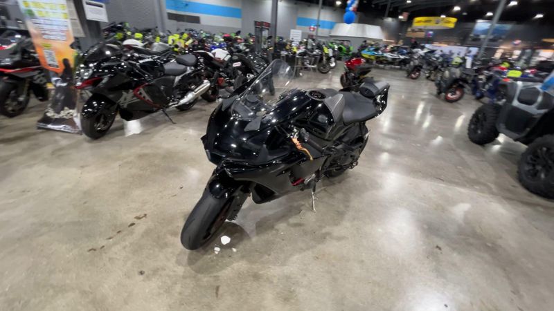 Used 2015 Yamaha YZF-R1 Image 3
