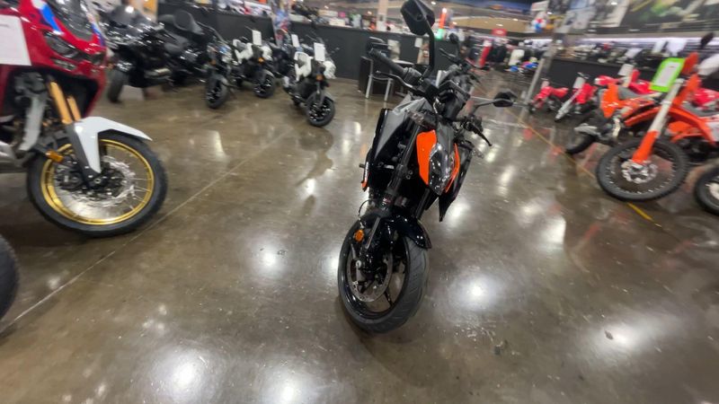 New 2026 KTM 250 DUKE Image 3