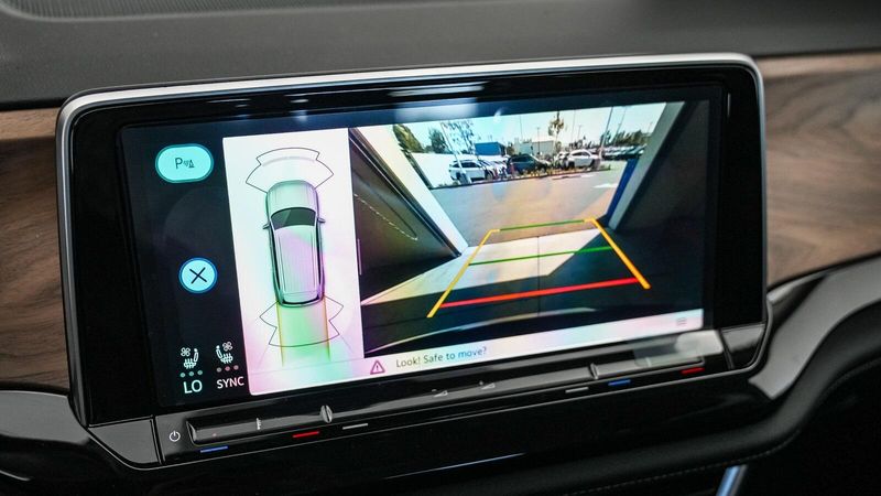 2025 Volkswagen Atlas 2.0T SE w/TechnologyImage 24