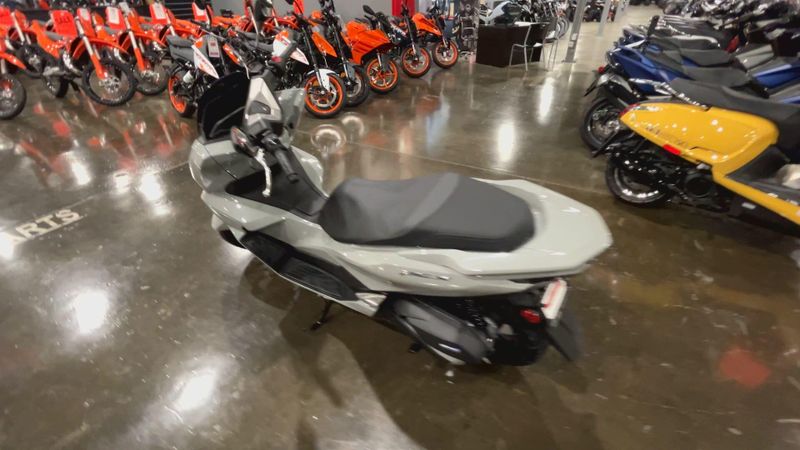 2025 Honda PCX Image 6