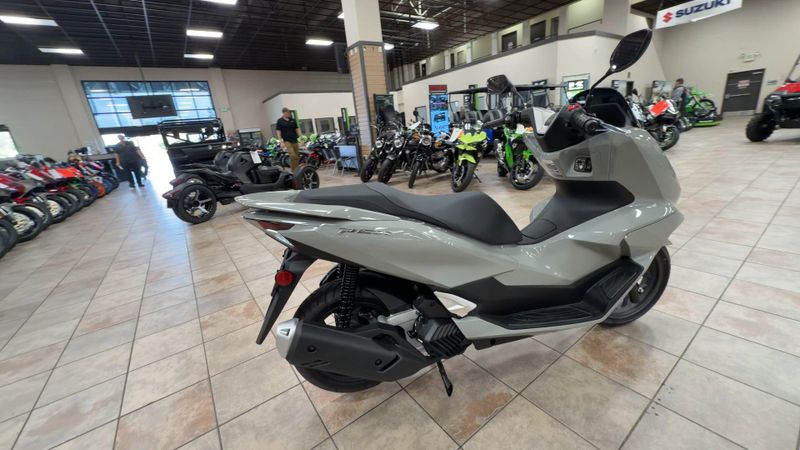 New 2026 Honda PCX ABS Image 9