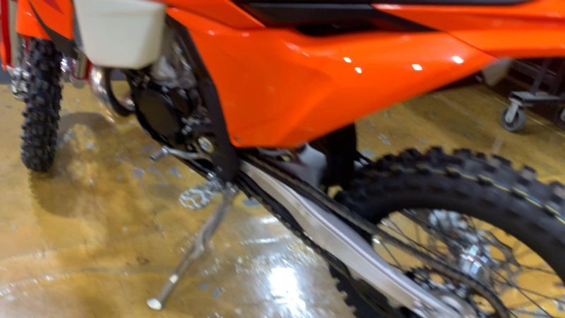 2025 KTM 300 XC Image 2