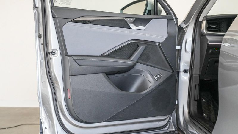 New 2025 Volkswagen Tiguan 2.0T SEImage 21