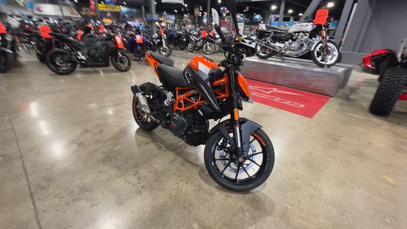 2023 KTM DUKE 390 Image 2