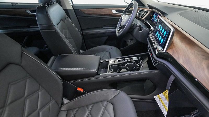 New 2025 Volkswagen Atlas 2.0T SE w/TechnologyImage 17