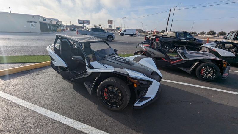 2024 Polaris SLINGSHOT SLR MANUALImage 3